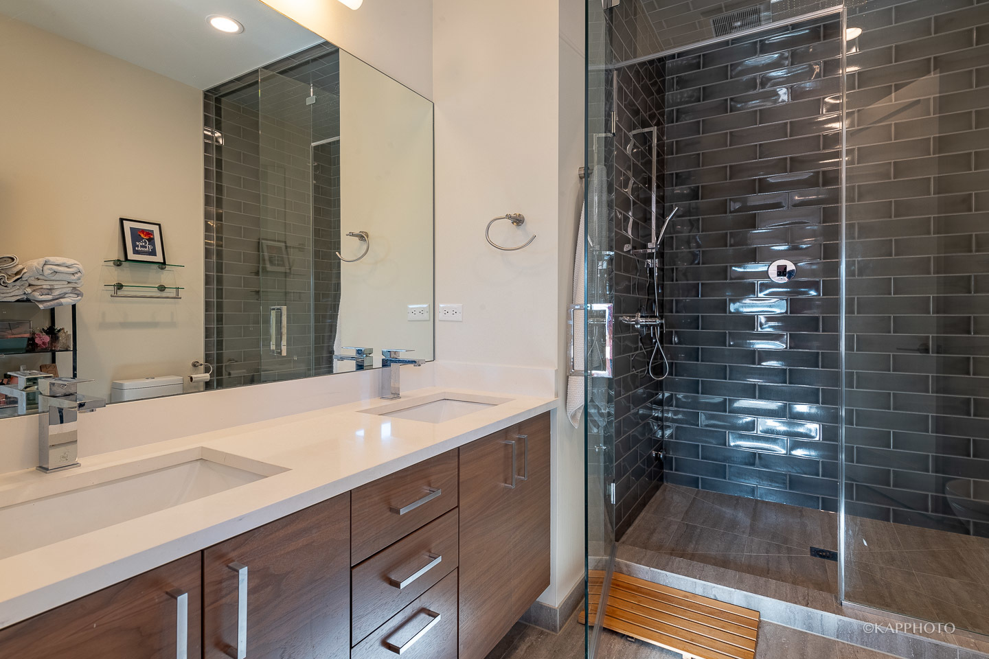 1217 N California Avenue Unit: 2