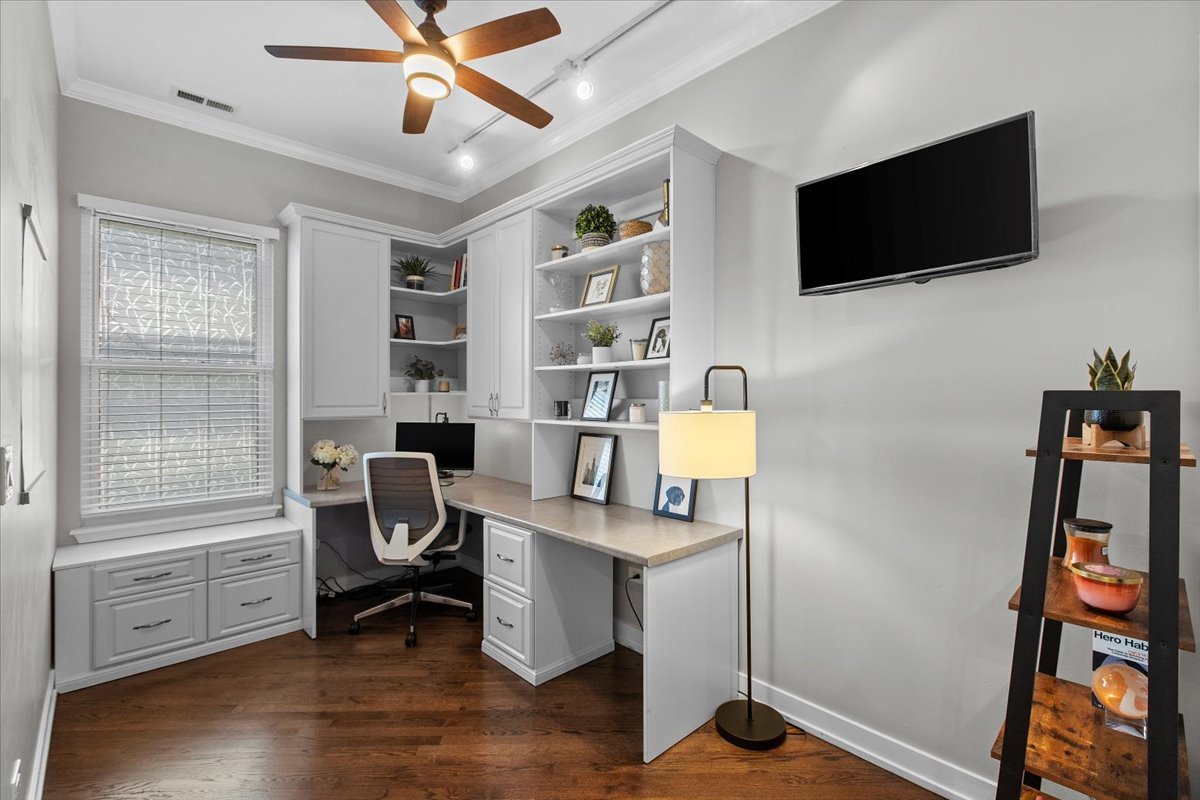 1739 N CLYBOURN Avenue Unit: 2N