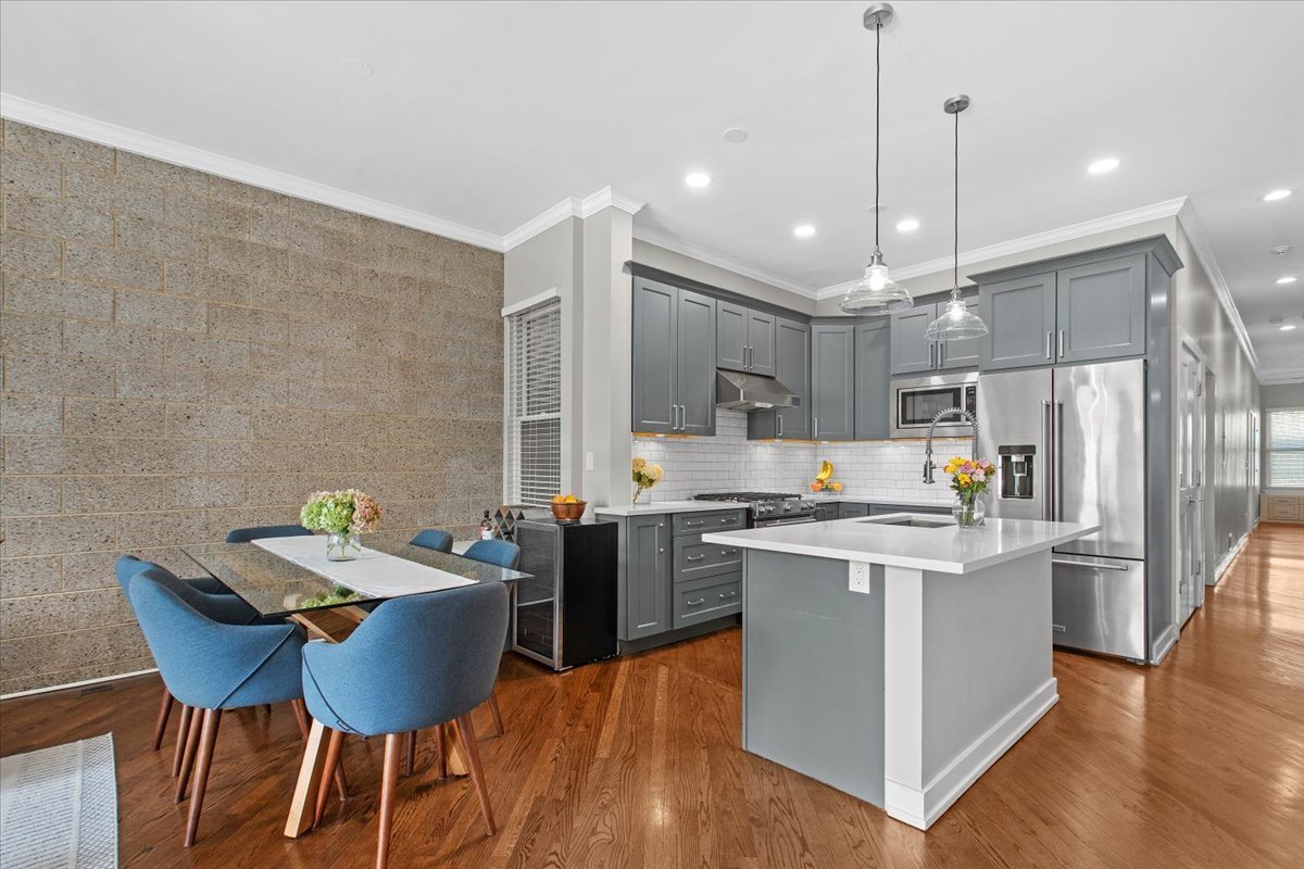 1739 N CLYBOURN Avenue Unit: 2N