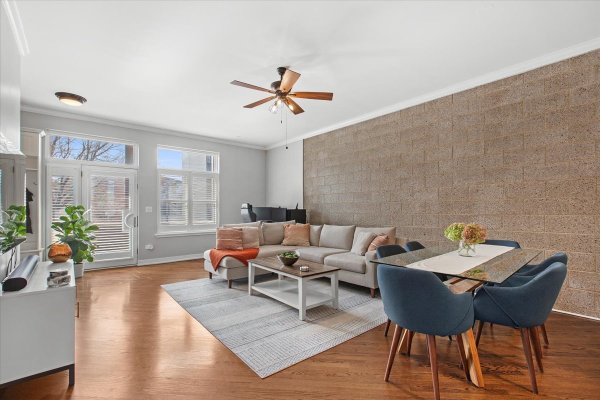 1739 N CLYBOURN Avenue Unit: 2N