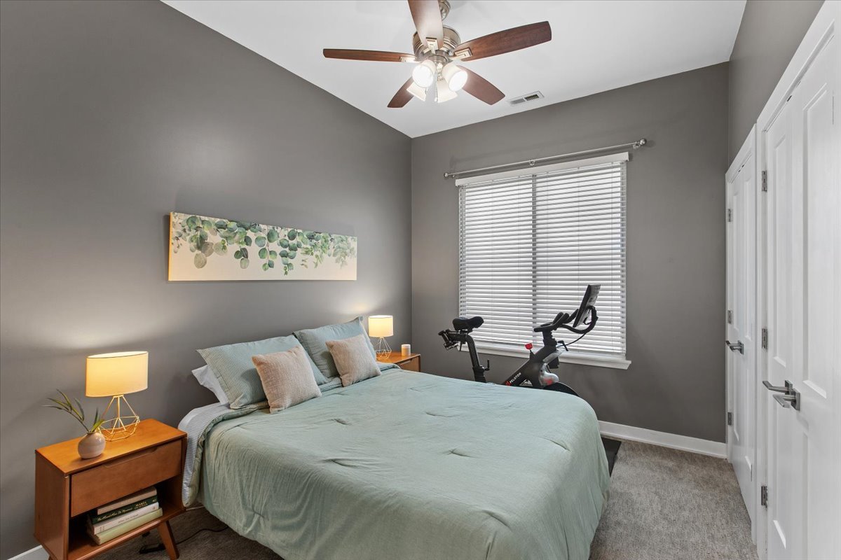1739 N CLYBOURN Avenue Unit: 2N