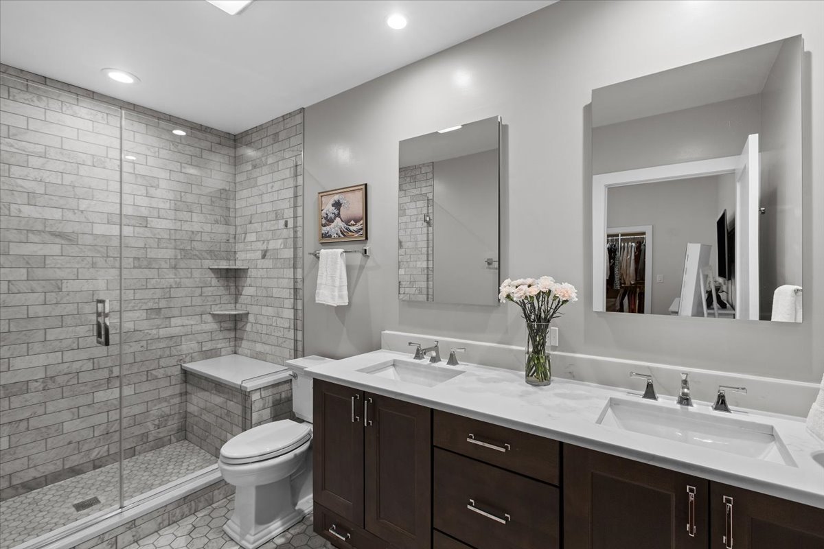 1739 N CLYBOURN Avenue Unit: 2N