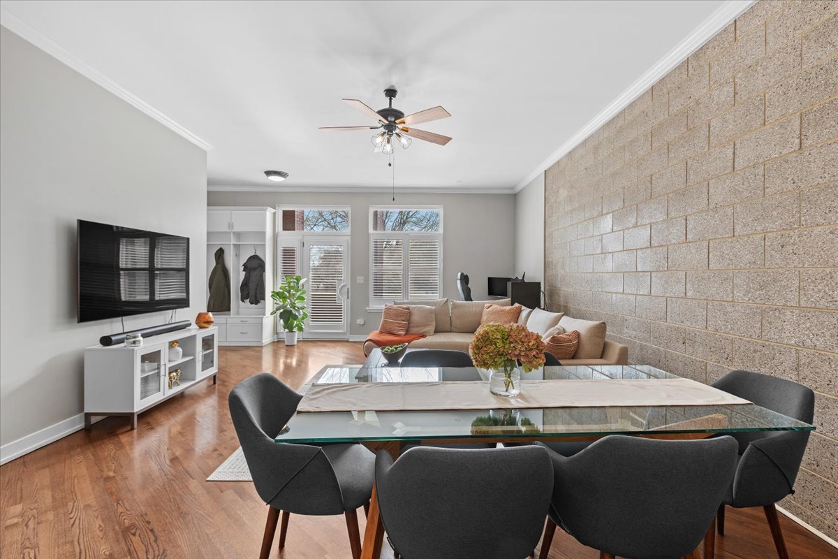 1739 N CLYBOURN Avenue Unit: 2N