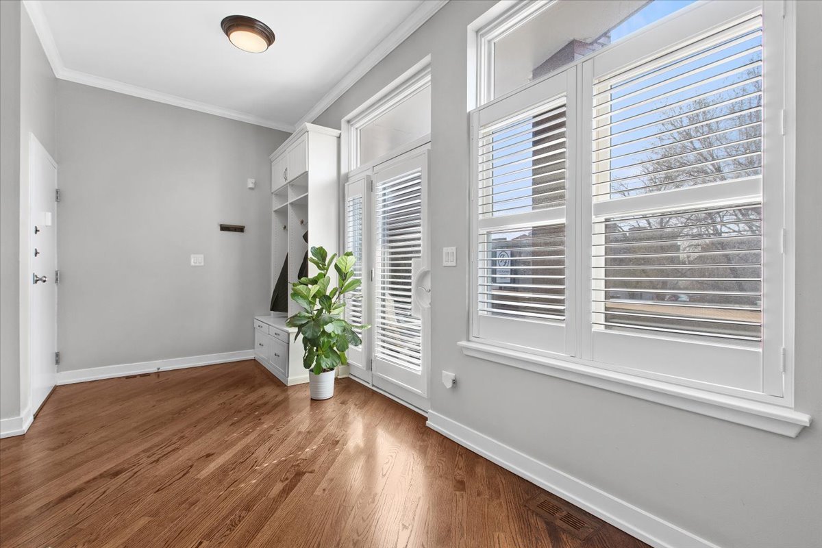 1739 N CLYBOURN Avenue Unit: 2N