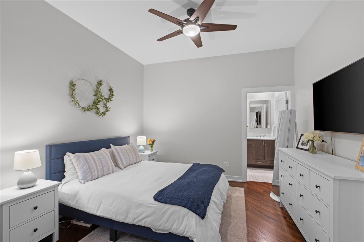 1739 N CLYBOURN Avenue Unit: 2N