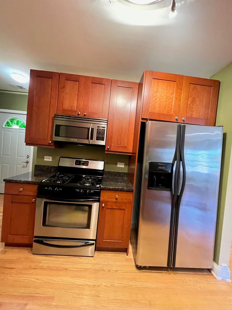 7411 N Hoyne Avenue Unit: 2