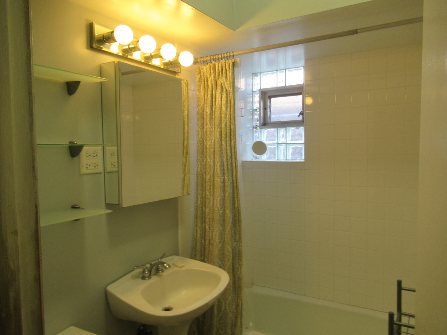 3621 S WINCHESTER Avenue