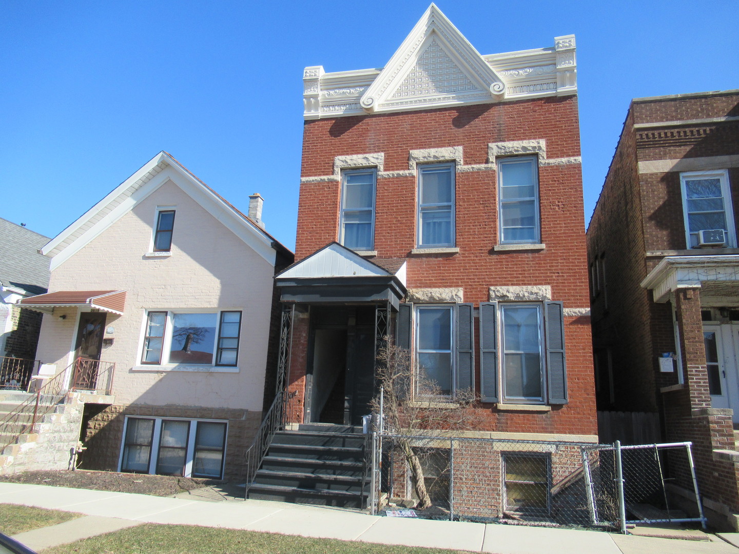 3621 S WINCHESTER Avenue