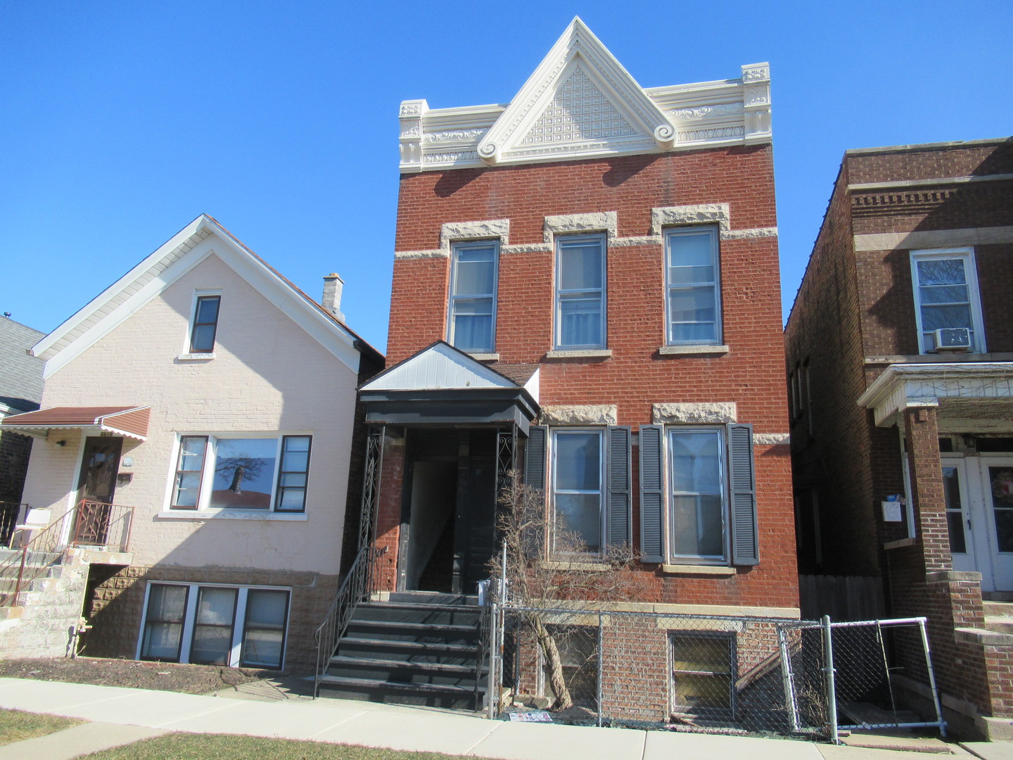 3621 S WINCHESTER Avenue