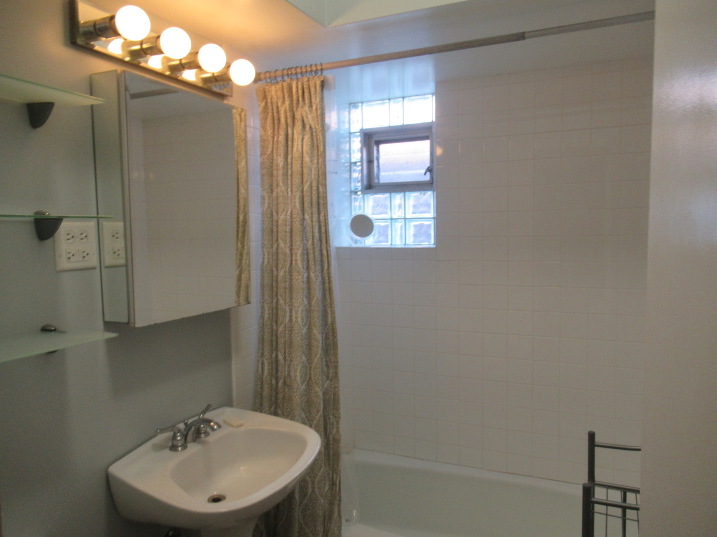 3621 S WINCHESTER Avenue