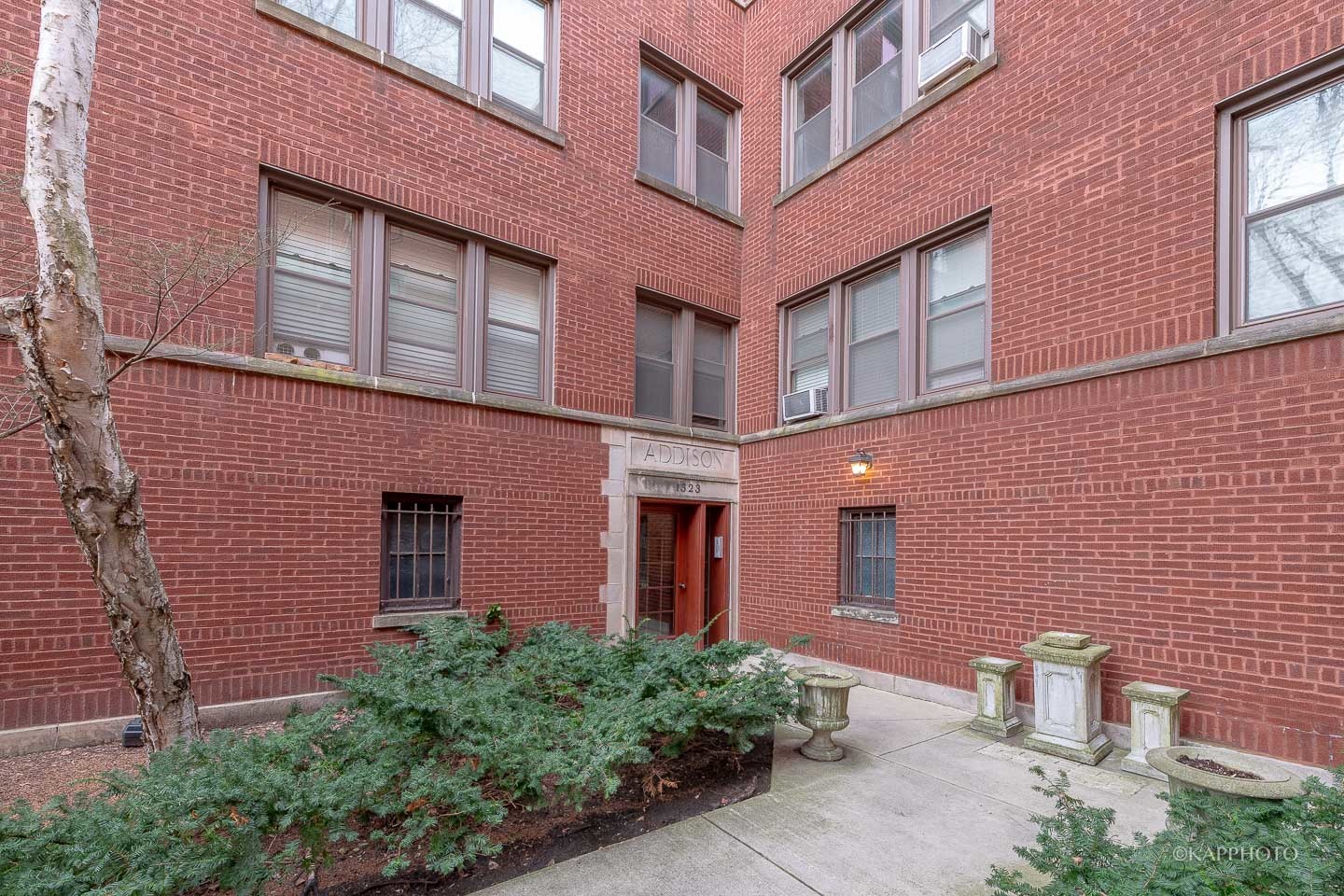 1323 W Addison Street Unit: 1B