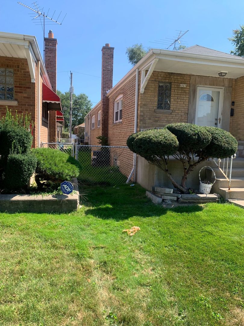 8905 S Merrill Avenue