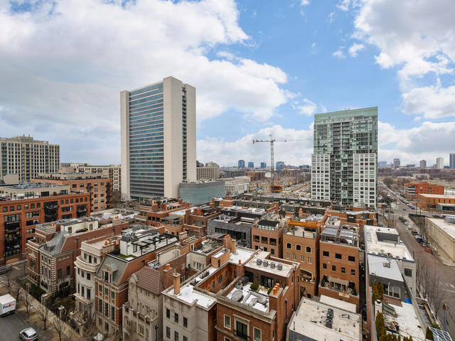 451 W Huron Street Unit: 1306