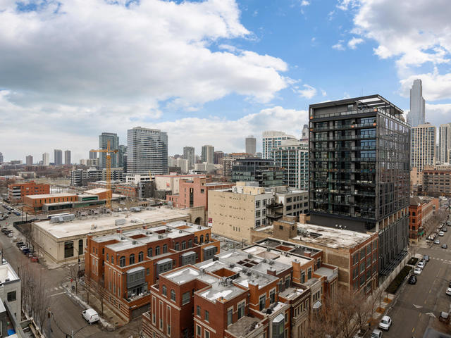 451 W Huron Street Unit: 1306