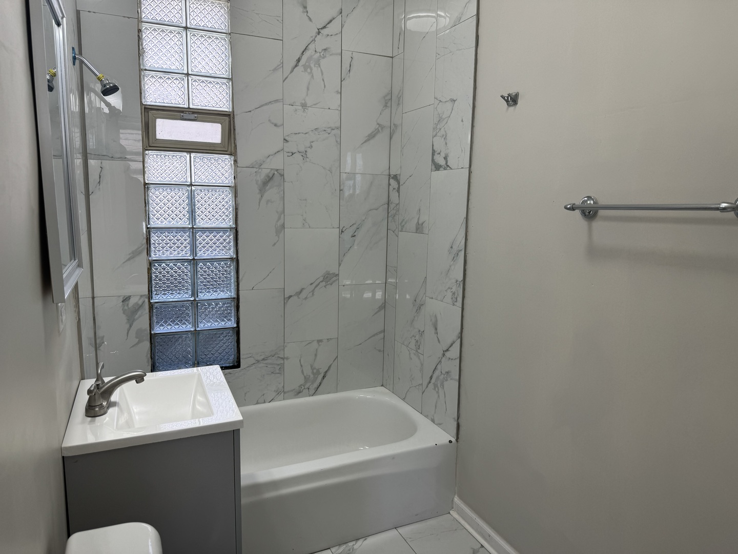 7728 S Maryland Avenue