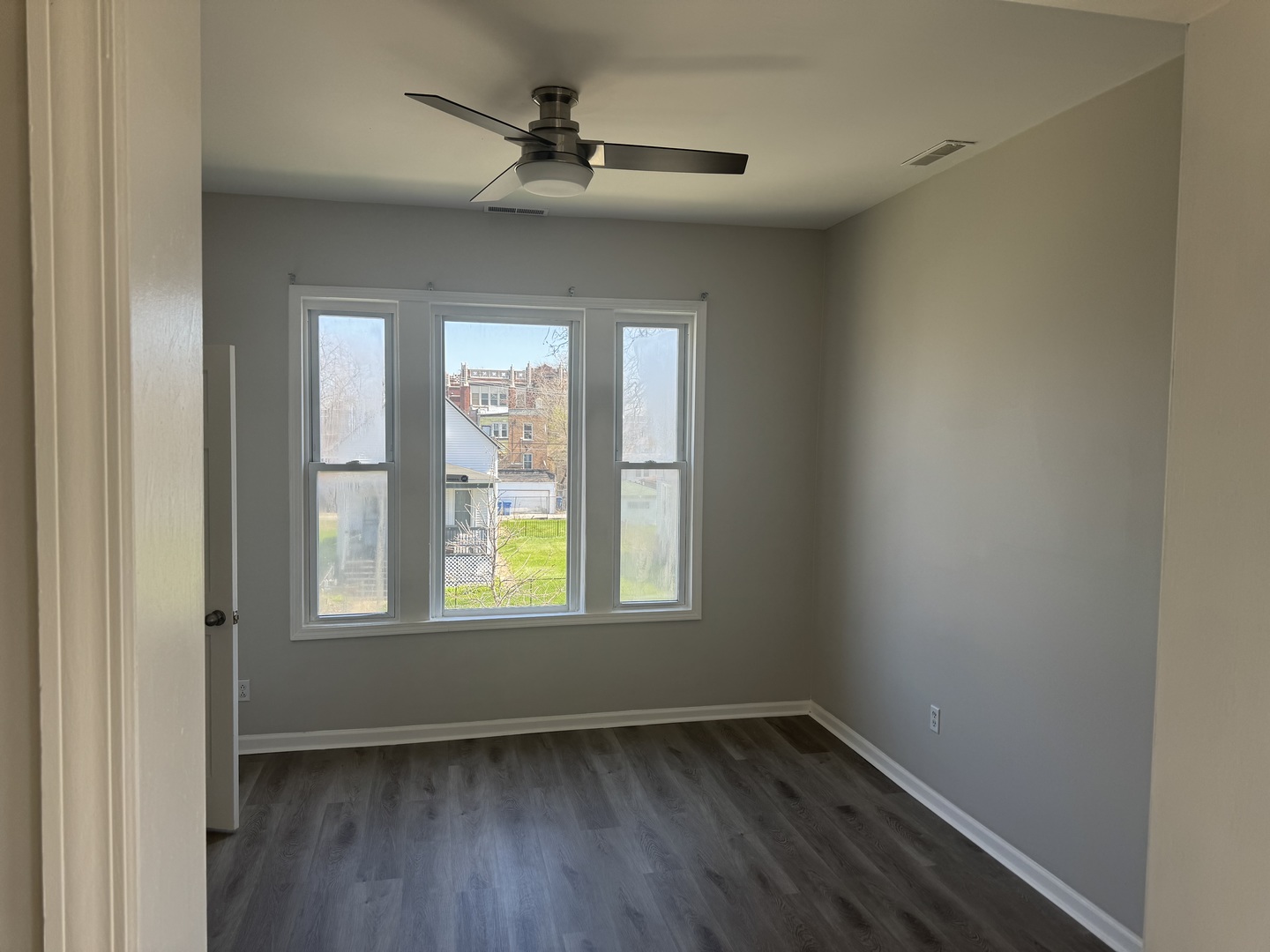 7728 S Maryland Avenue