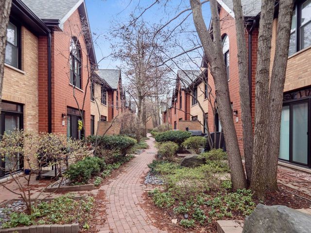 1801 W Diversey Parkway Unit: 30