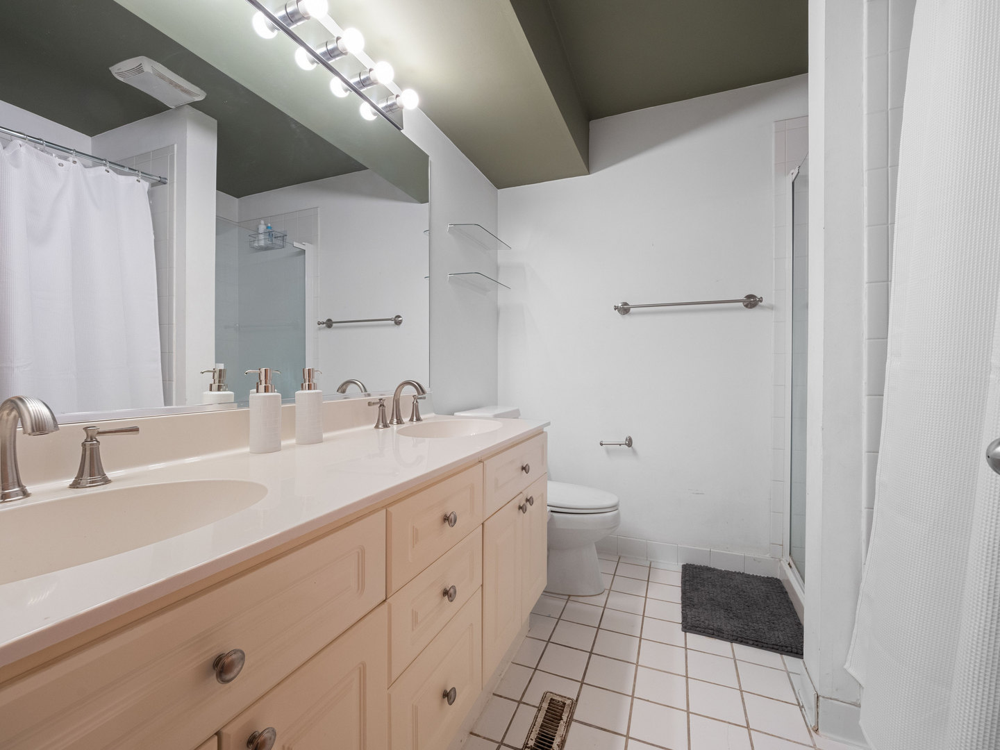 1801 W Diversey Parkway Unit: 30