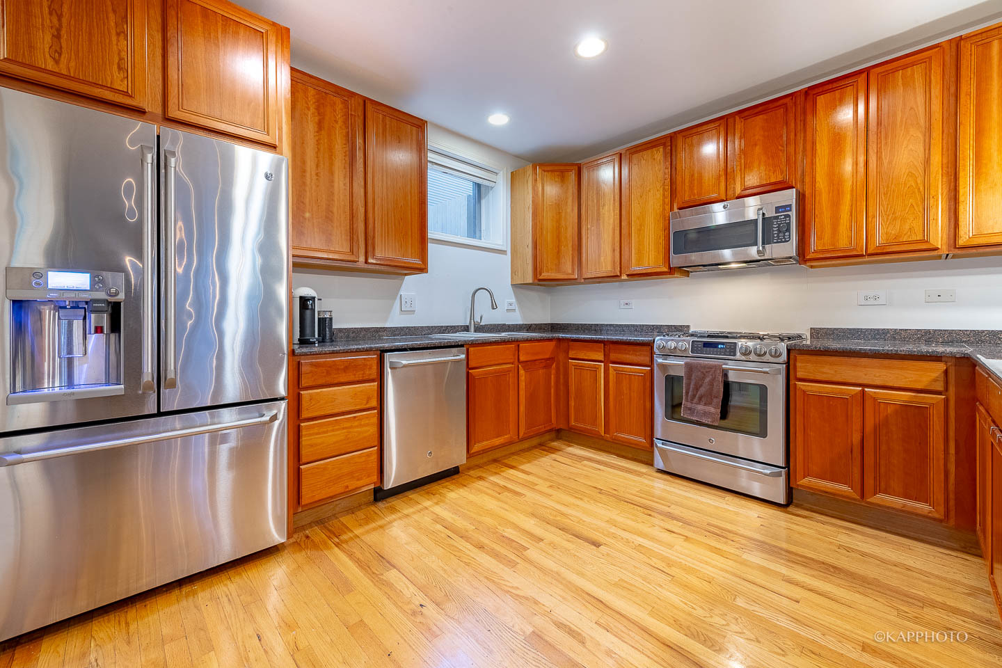 1728 W Roscoe Street Unit: G