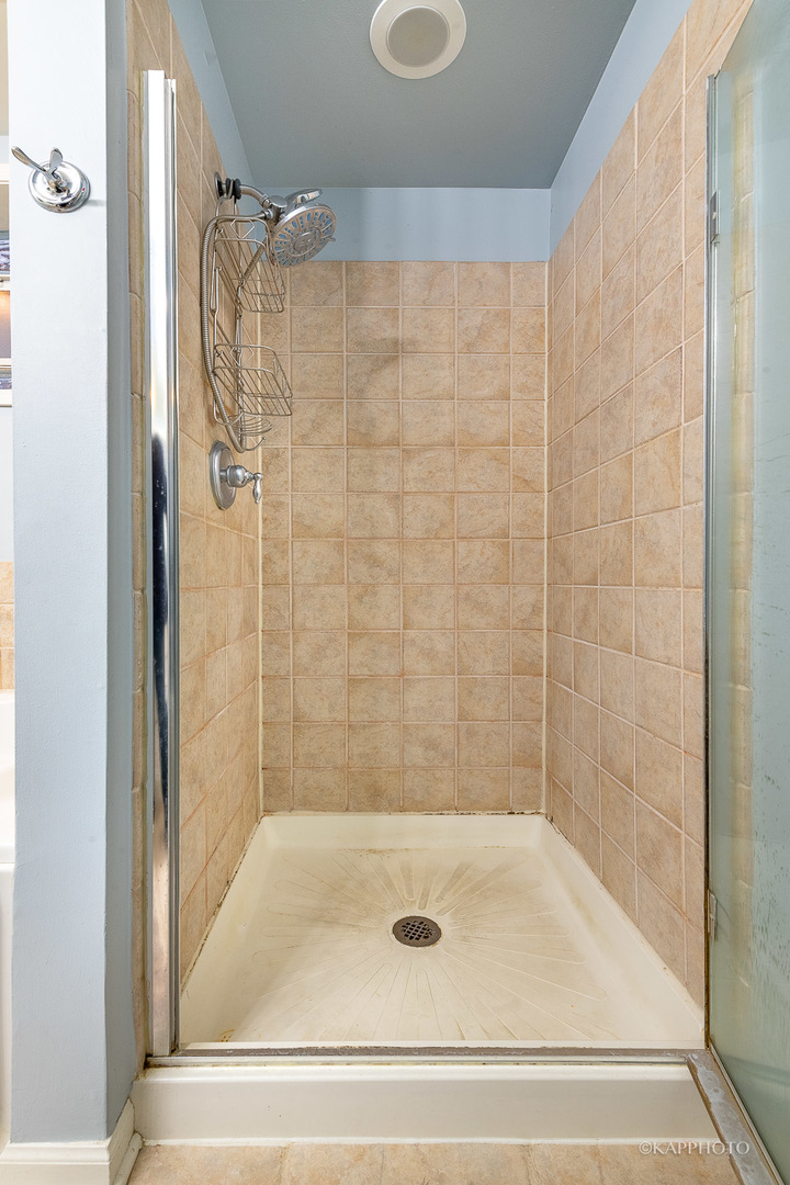 1728 W Roscoe Street Unit: G