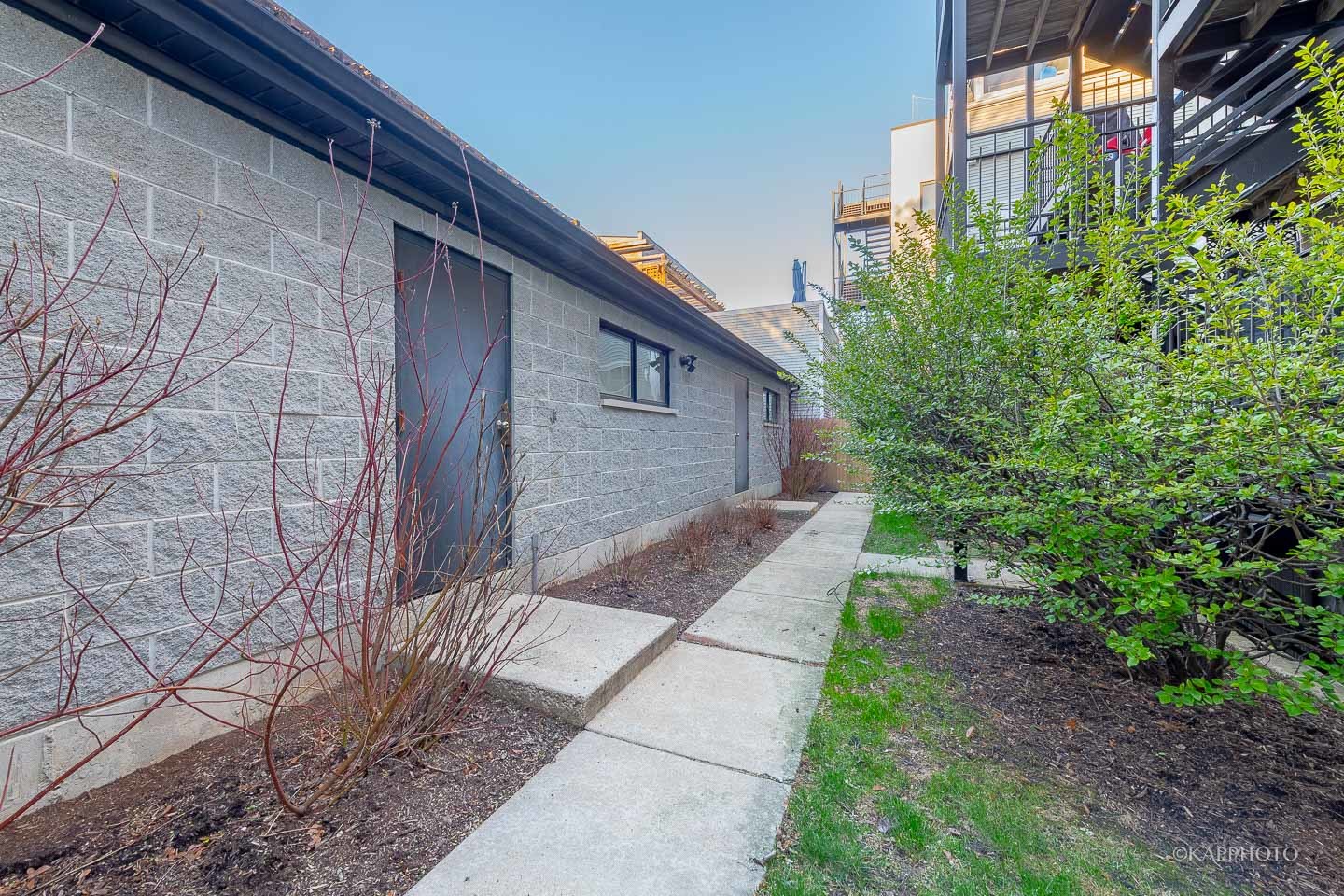 1728 W Roscoe Street Unit: G