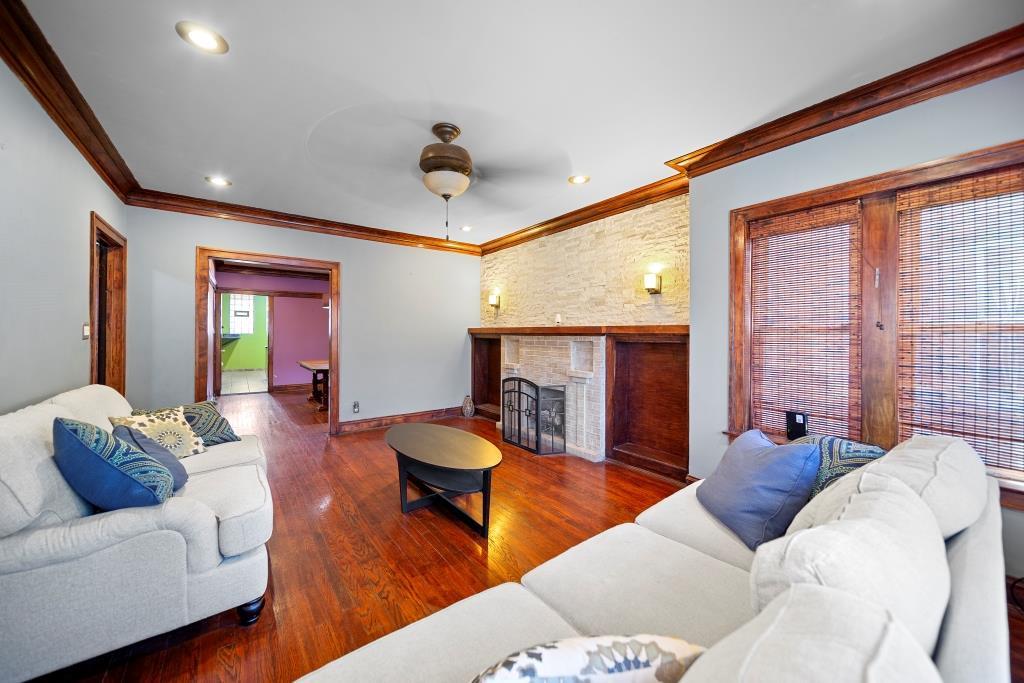 7939 S Champlain Avenue