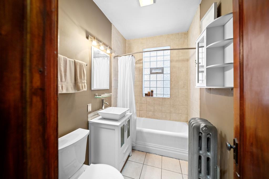 7939 S Champlain Avenue