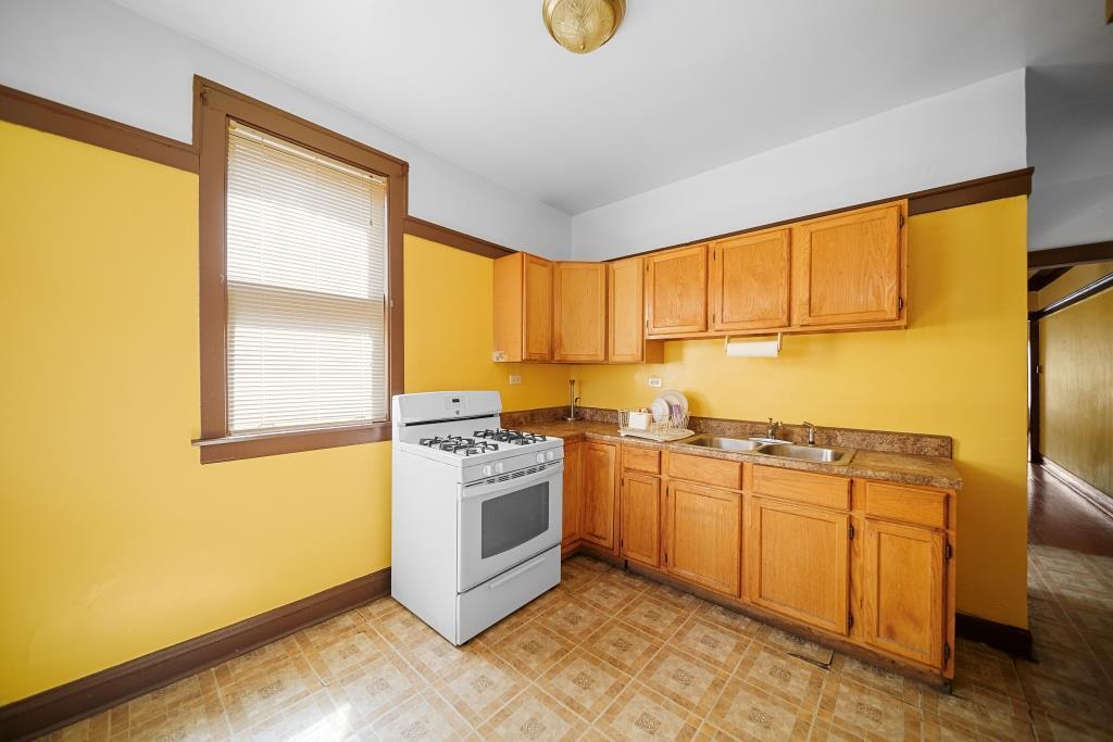 7939 S Champlain Avenue