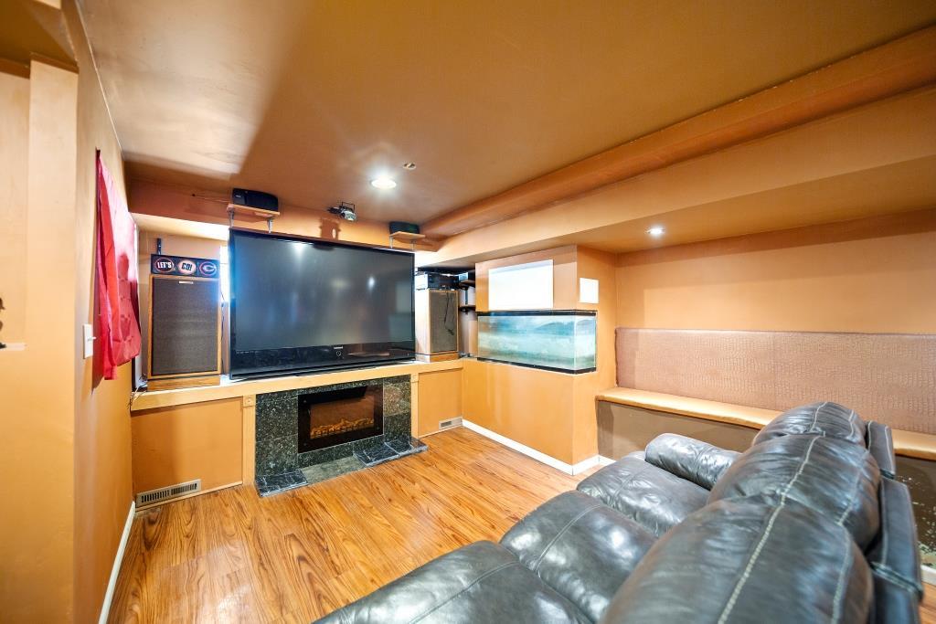 7939 S Champlain Avenue