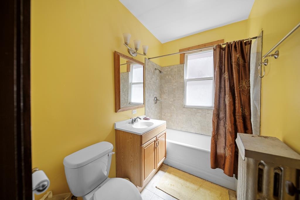 7939 S Champlain Avenue