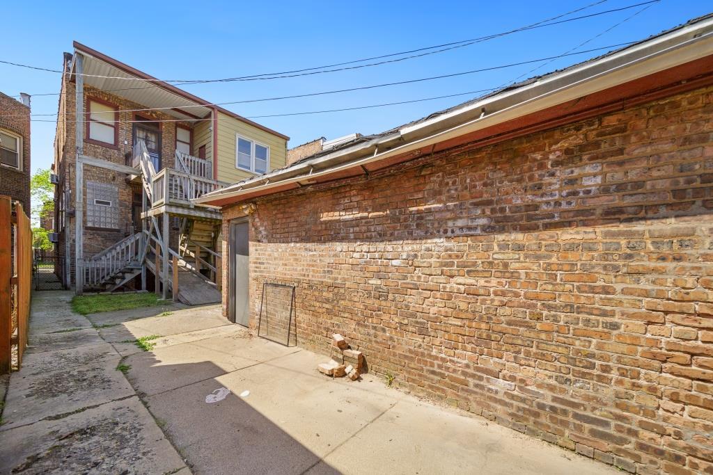 7939 S Champlain Avenue