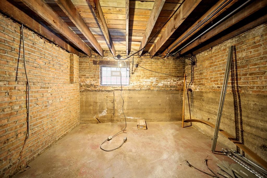 7939 S Champlain Avenue