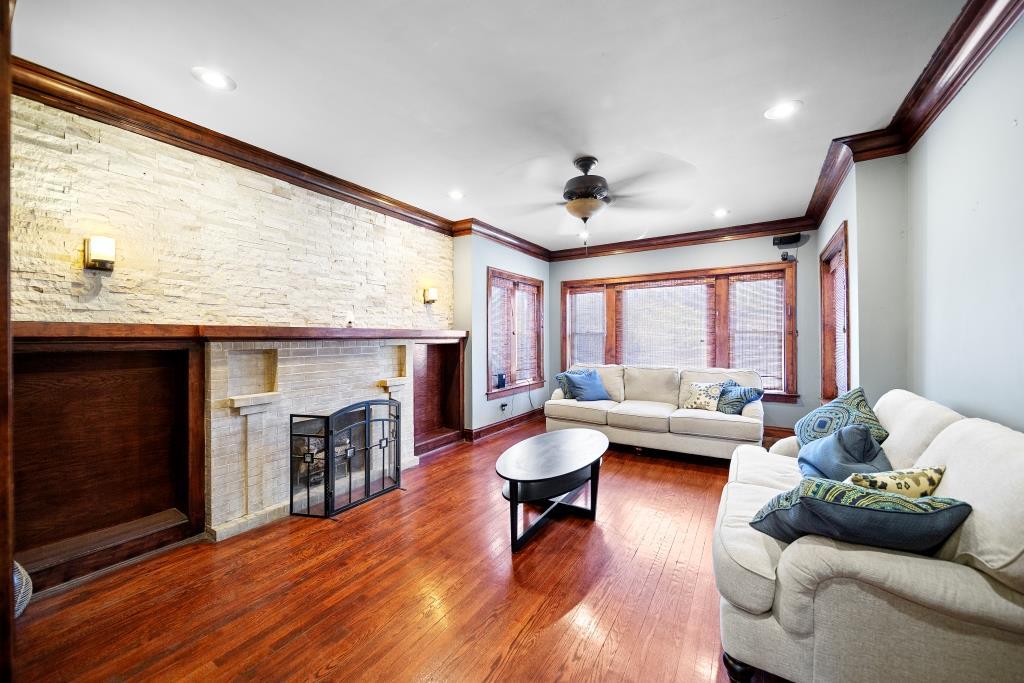 7939 S Champlain Avenue