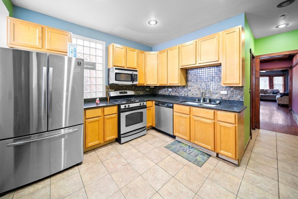 7939 S Champlain Avenue