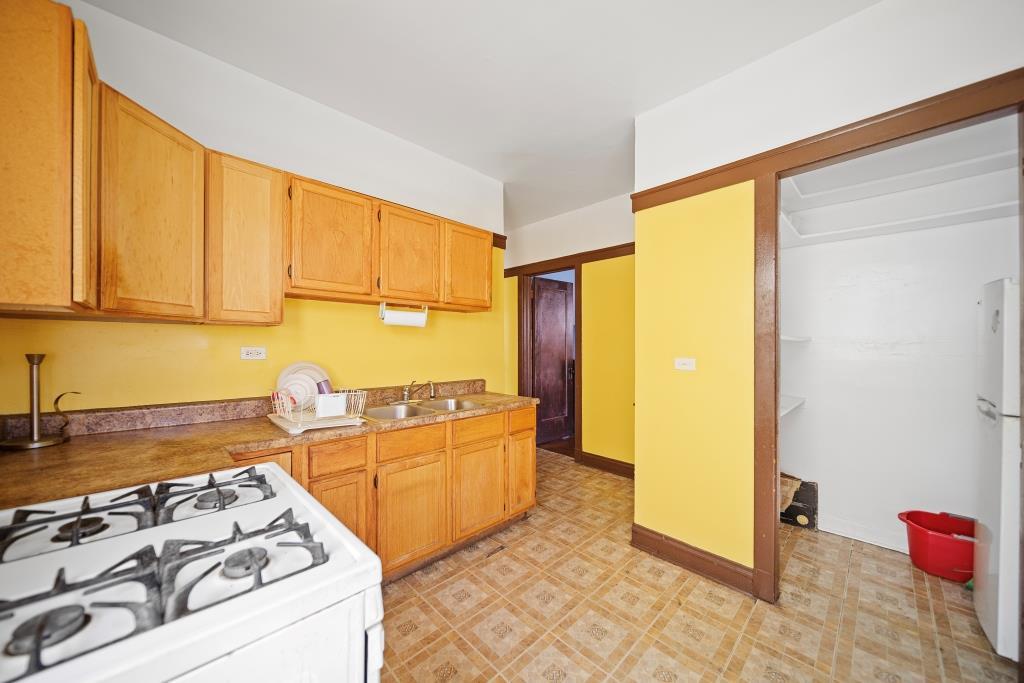 7939 S Champlain Avenue