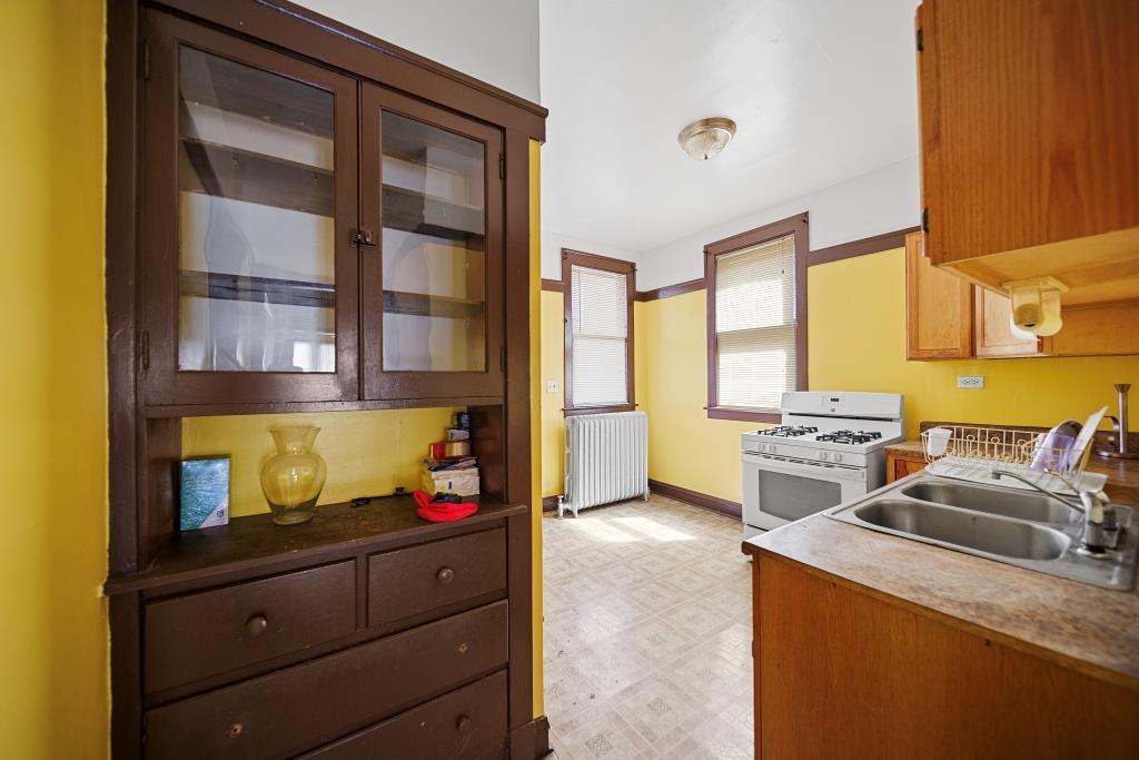 7939 S Champlain Avenue