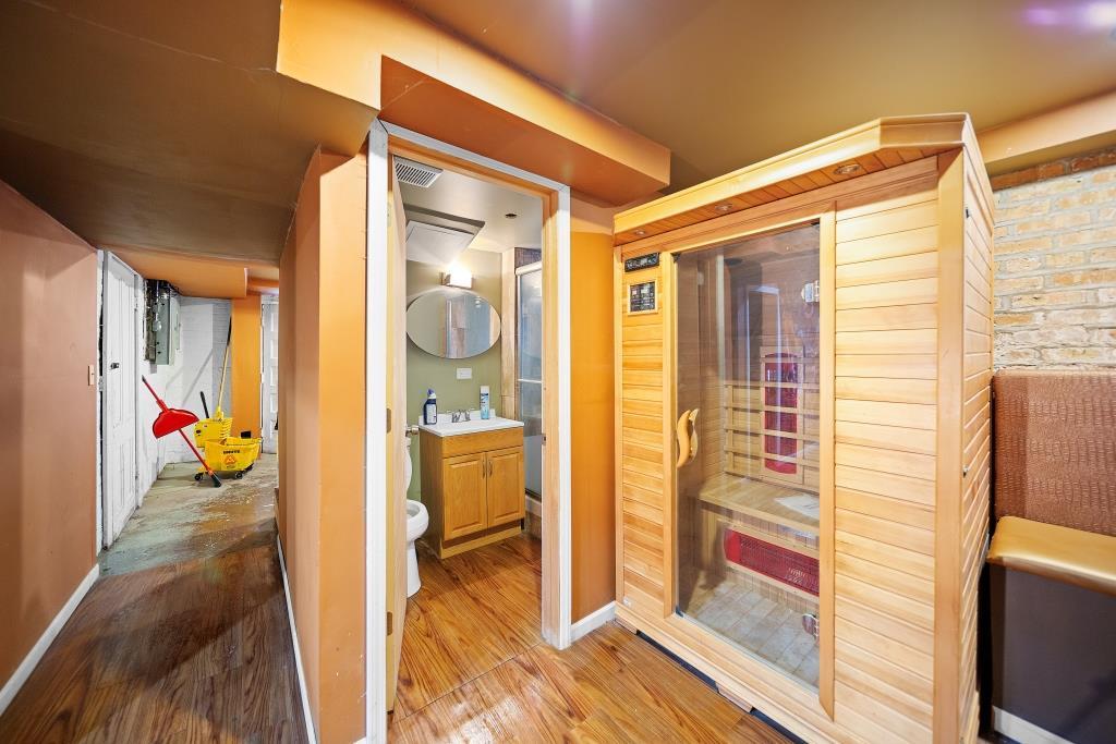 7939 S Champlain Avenue