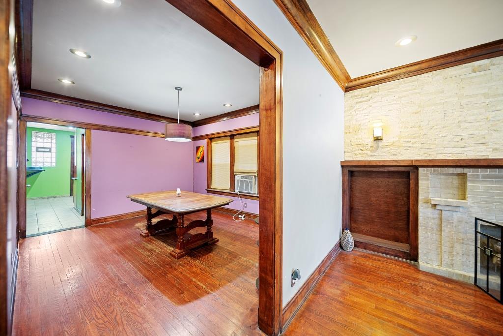 7939 S Champlain Avenue