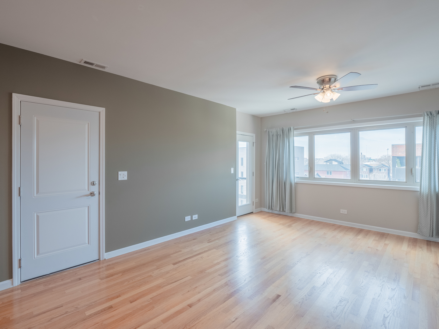 2611 S Halsted Street Unit: 4