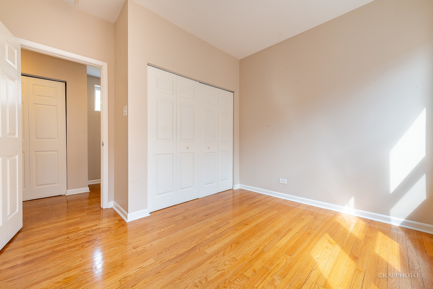 8225 S Prairie Avenue Unit: 3