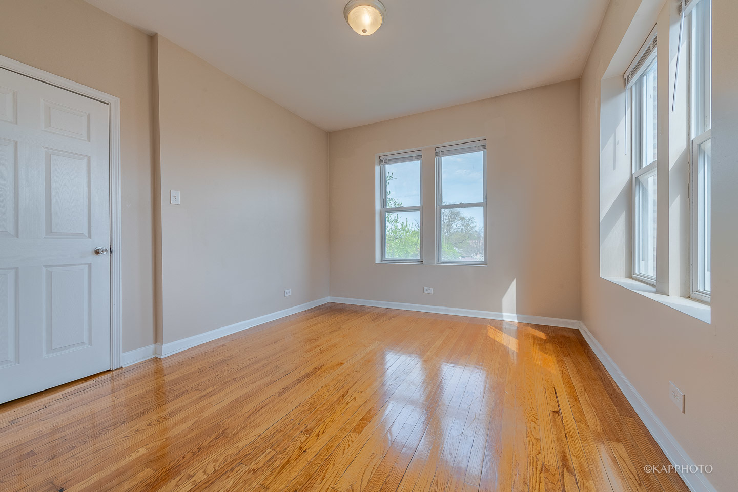 8225 S Prairie Avenue Unit: 3