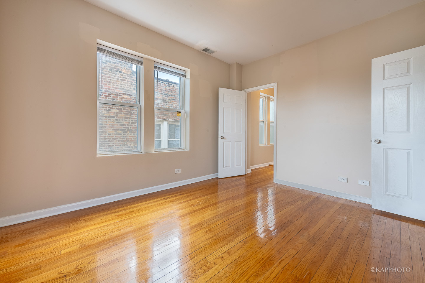 8225 S Prairie Avenue Unit: 3