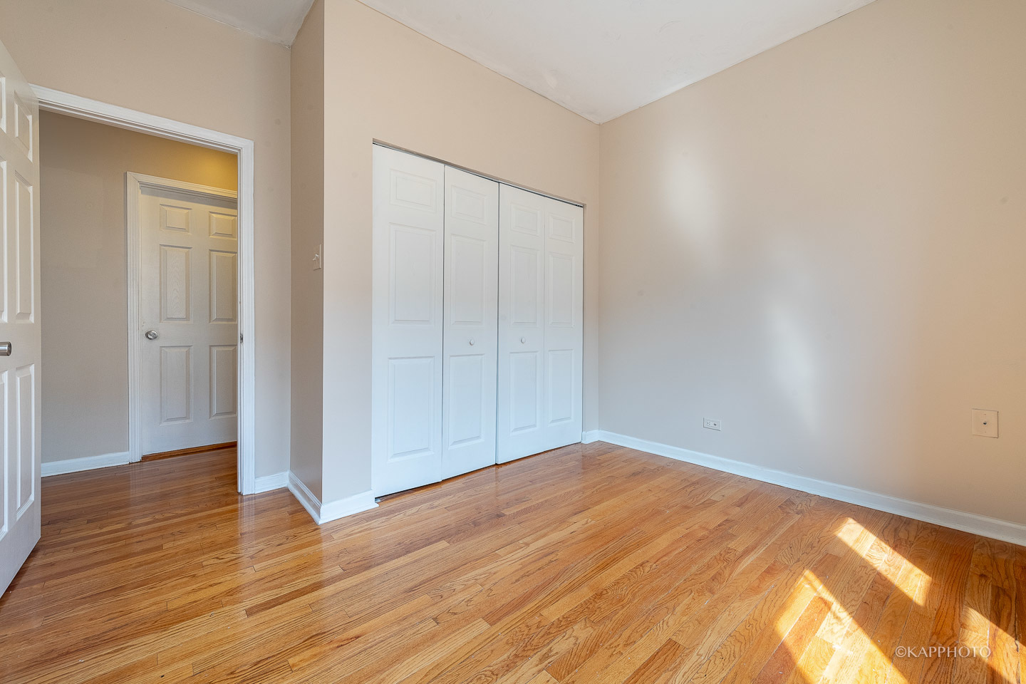 8225 S Prairie Avenue Unit: 3