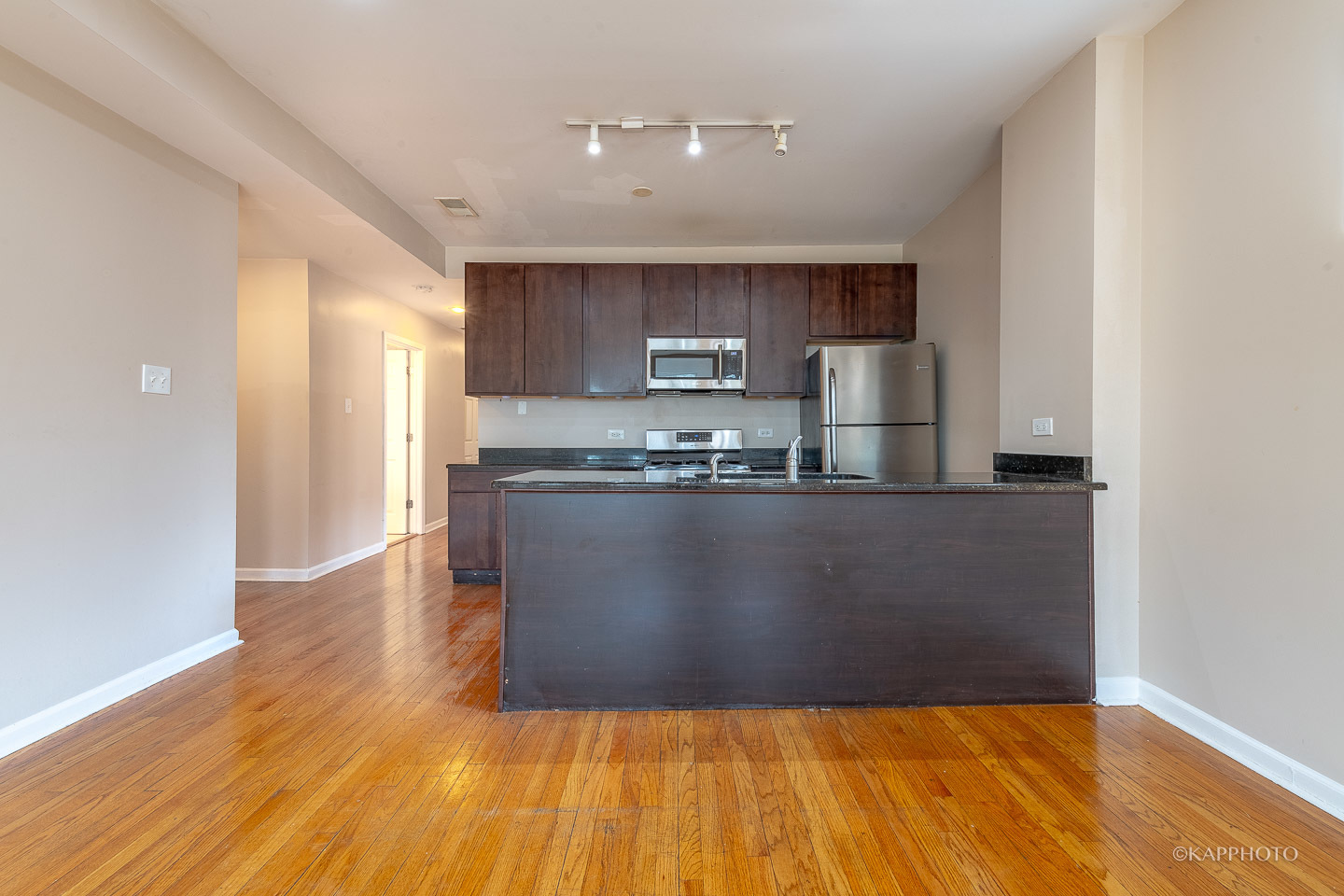 8225 S Prairie Avenue Unit: 3