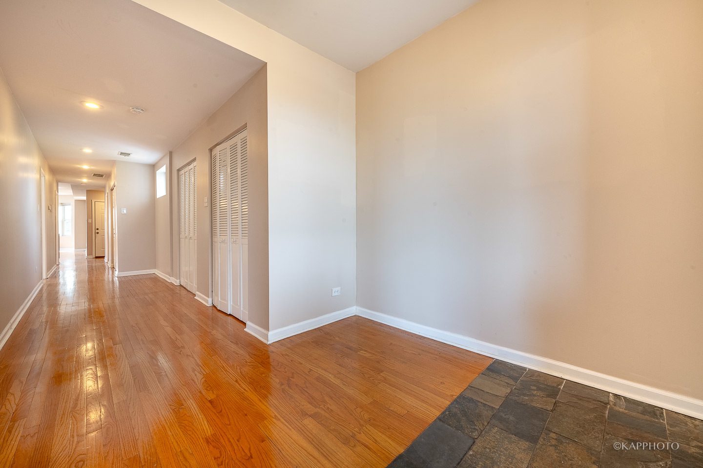 8225 S Prairie Avenue Unit: 3