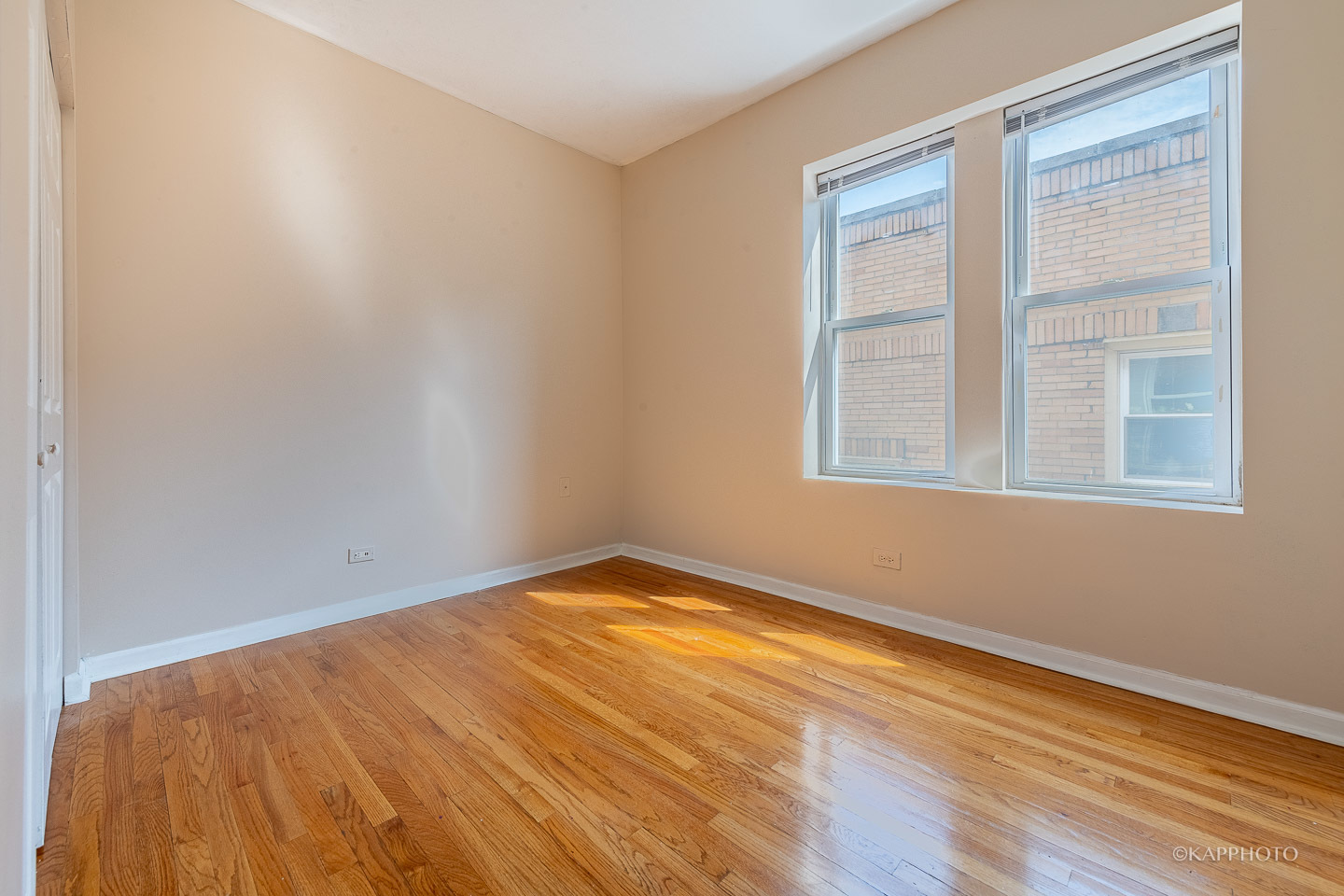 8225 S Prairie Avenue Unit: 3