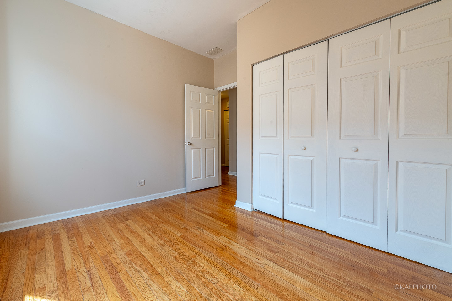 8225 S Prairie Avenue Unit: 3