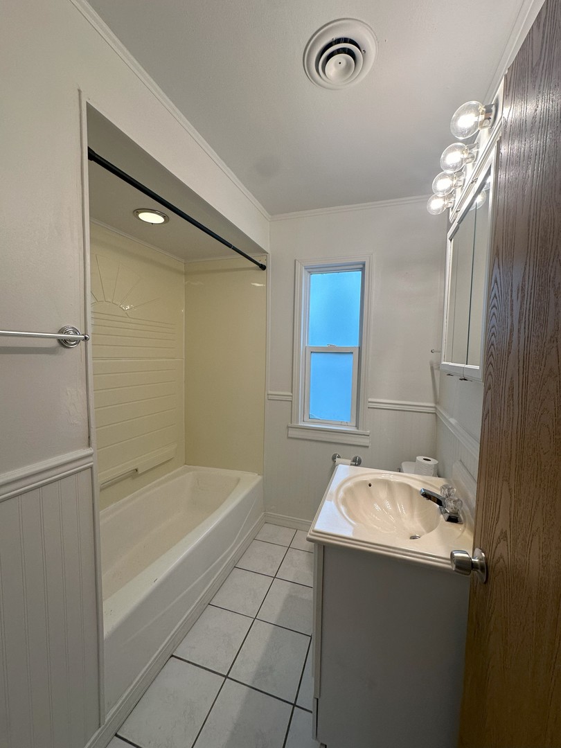 14528 Spaulding Avenue