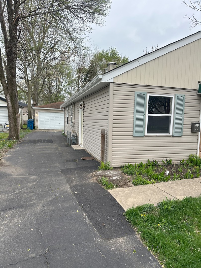 14528 Spaulding Avenue