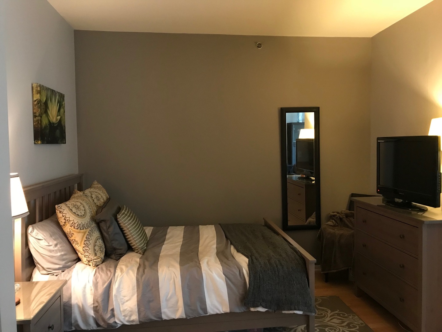 210 S Desplaines Street Unit: 608
